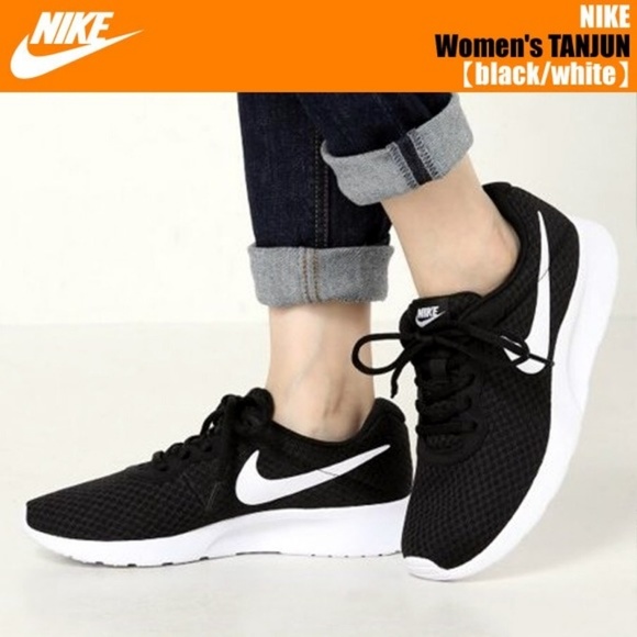 women's nike tanjun black and white